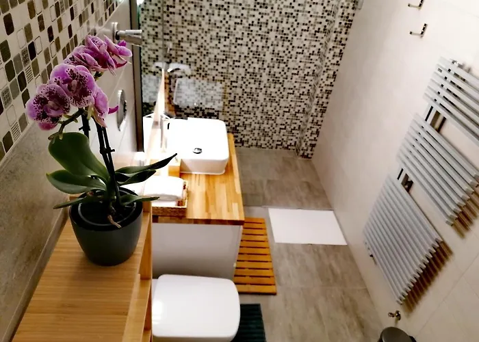 Апартаменти Wooden Touch *