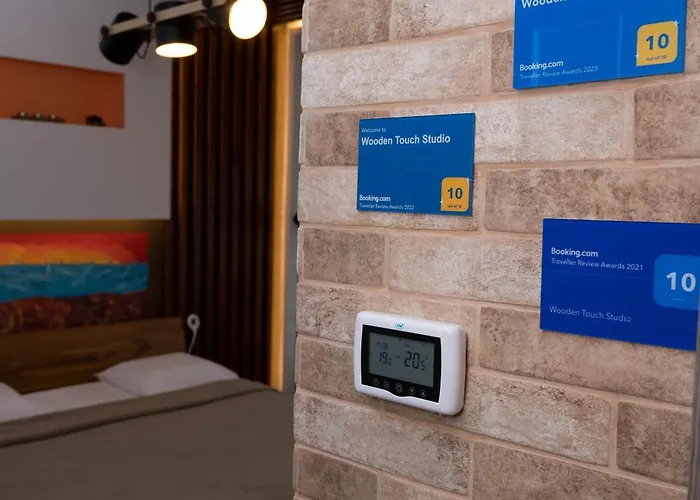 Wooden Touch Апартаменти *