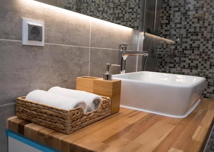 Wooden Touch Апартаменти Брашов