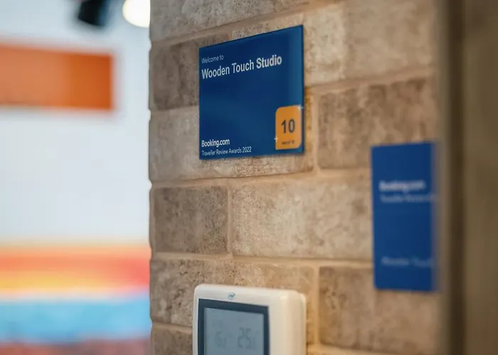 Апартаменти Wooden Touch *